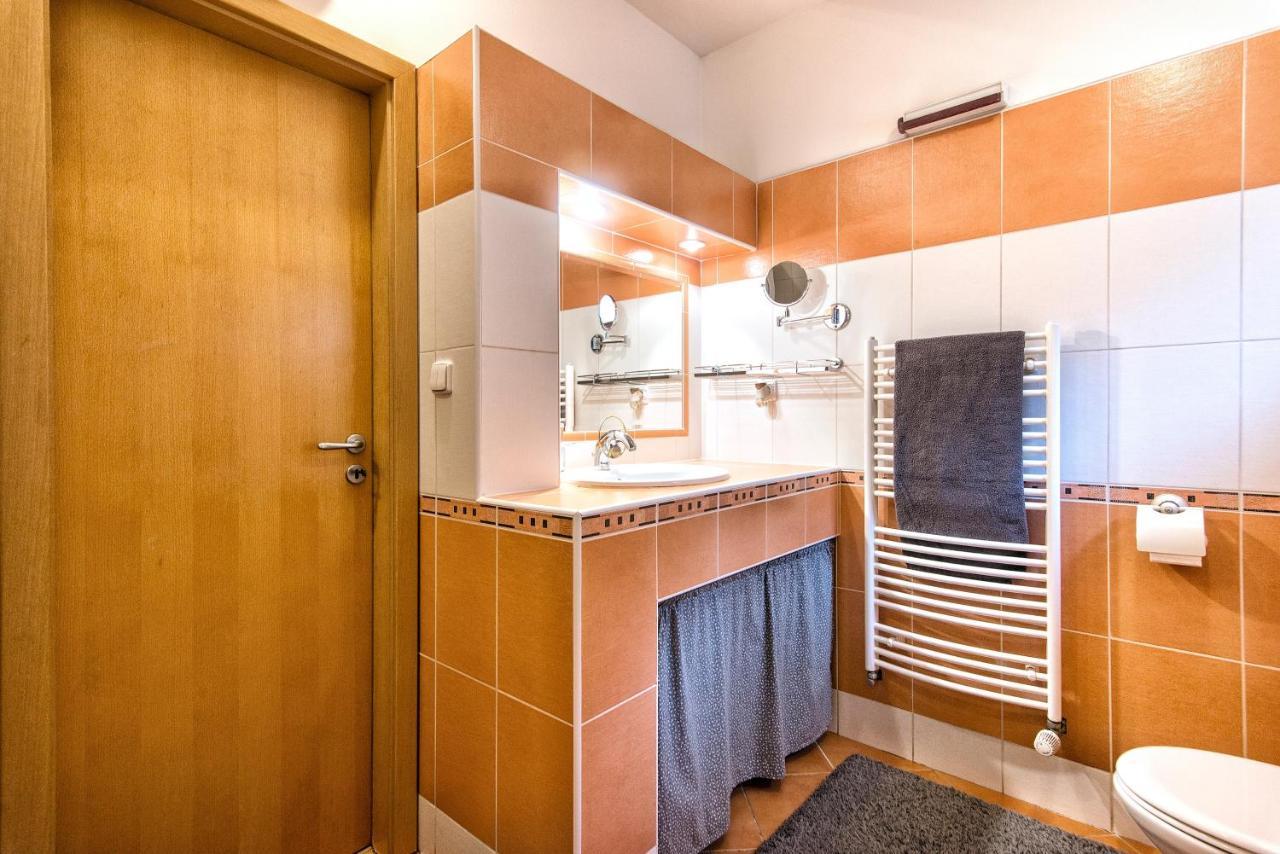 Apartment Neratovice Exteriör bild