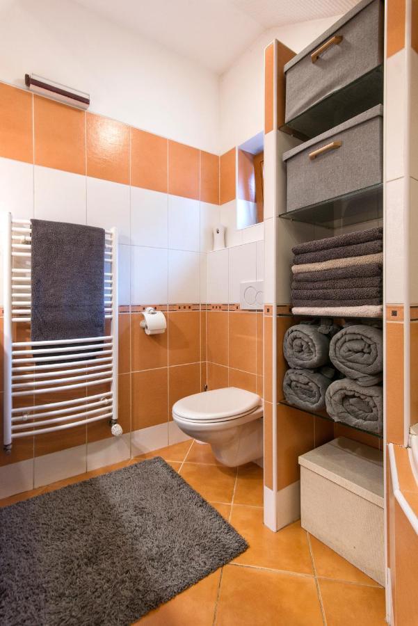 Apartment Neratovice Exteriör bild
